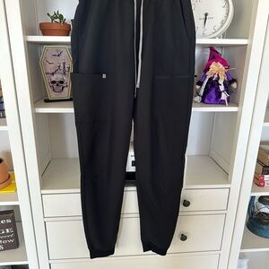 Fabletics Black Cargo Pants, scrubs